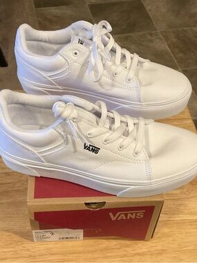 Vans Seldan Platform White Canvas Skate Sneakers Size 5 missy youth NIB
